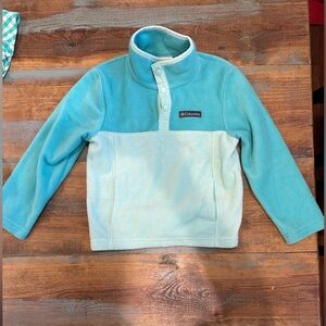 Girls Columbia pull over. Size XS 6–7.